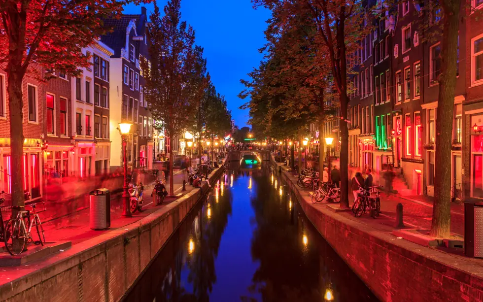 Red Light District Amsterdam canali con illuminazione rossa